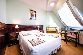 Отель Piramida Park Hotel & Wellness Тыхы Стандартный номер с кроватью размера "queen-size"-4